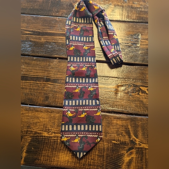 2 Fun men's Ties. Looney tunes and Snow White. 😁 - Picture 5 of 9